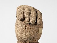Ame Ker 131  Ame Ker 131, Mexiko, Bundesstaat Yucatan, Cuyo de Ancona, Maya, Postklassische Periode, 900-1450 n. Chr., Fragment eines figürlichen Räuchergefäßes, Ton, H 6,5 cm, B 4,2 cm, T 3,7 cm : Museumsfoto: Claus Cordes, Bestandskatalog Ethnologie